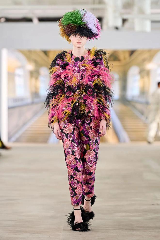 九游体育网站：Libertine2024秋冬系列五官图案(图14)