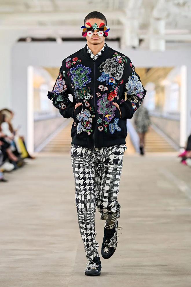 九游体育网站：Libertine2024秋冬系列五官图案(图16)