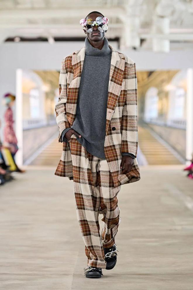 九游体育网站：Libertine2024秋冬系列五官图案(图19)