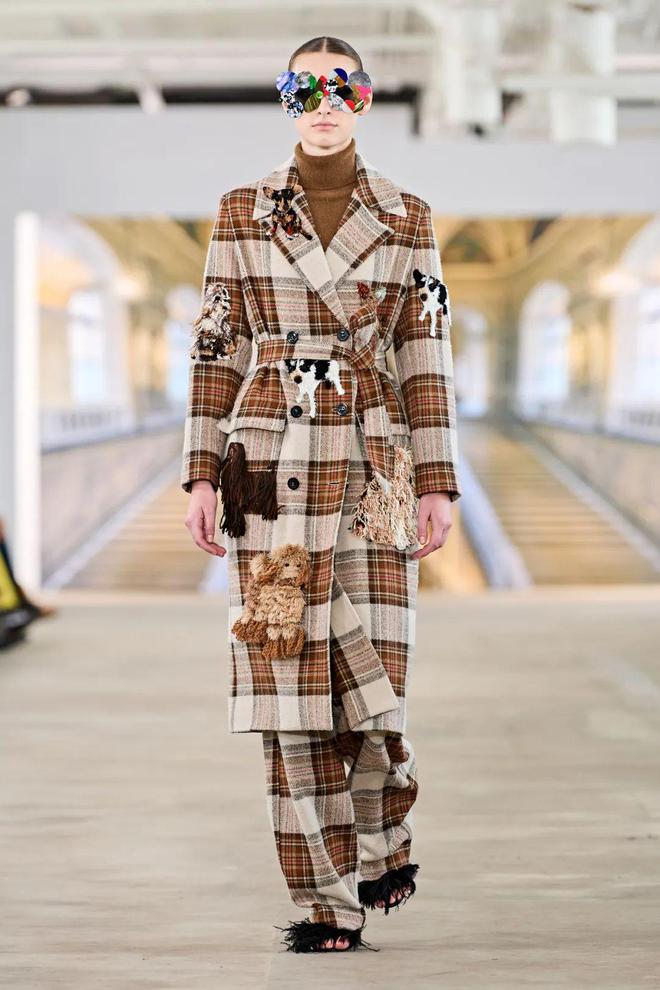 九游体育网站：Libertine2024秋冬系列五官图案(图20)