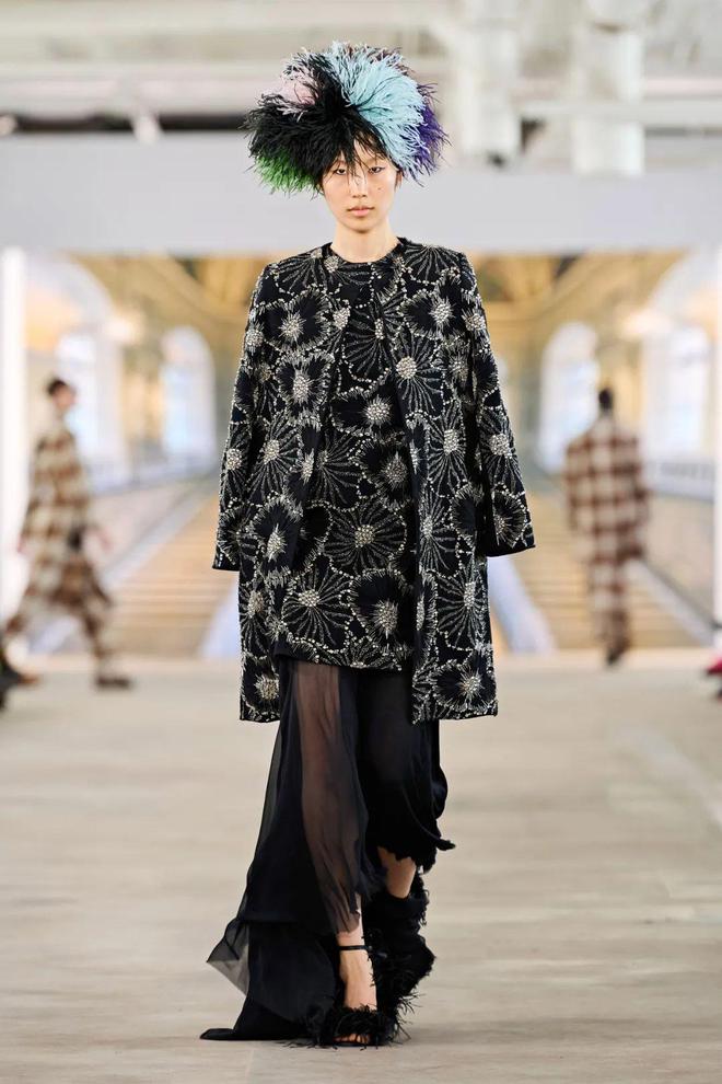 九游体育网站：Libertine2024秋冬系列五官图案(图23)