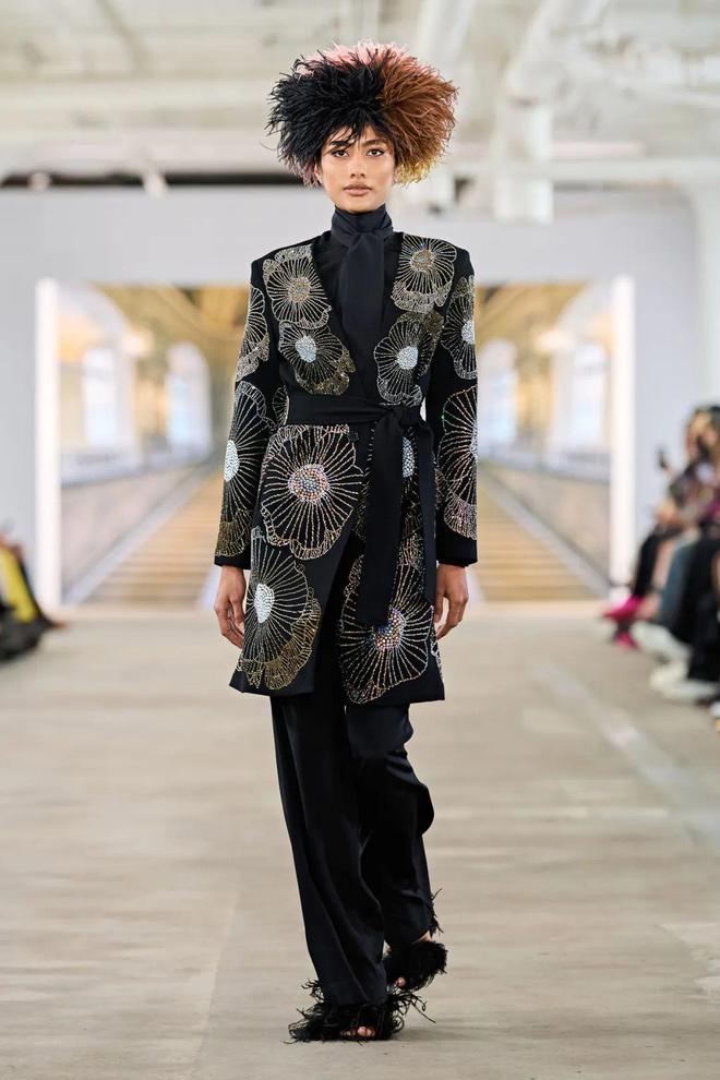 九游体育网站：Libertine2024秋冬系列五官图案(图24)