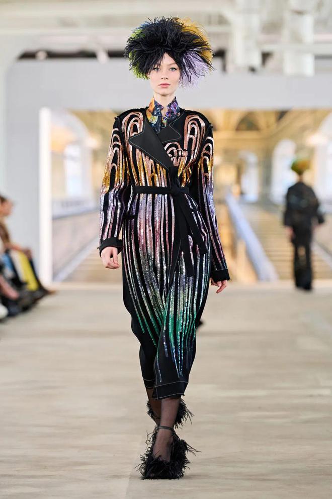 九游体育网站：Libertine2024秋冬系列五官图案(图25)