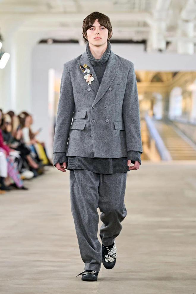 九游体育网站：Libertine2024秋冬系列五官图案(图27)