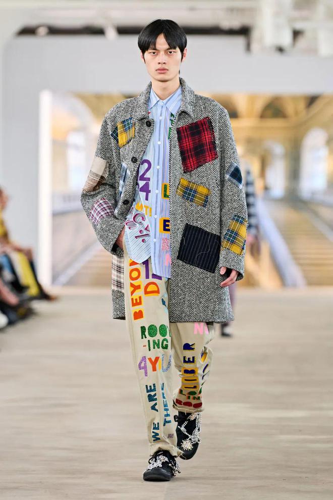 九游体育网站：Libertine2024秋冬系列五官图案(图28)