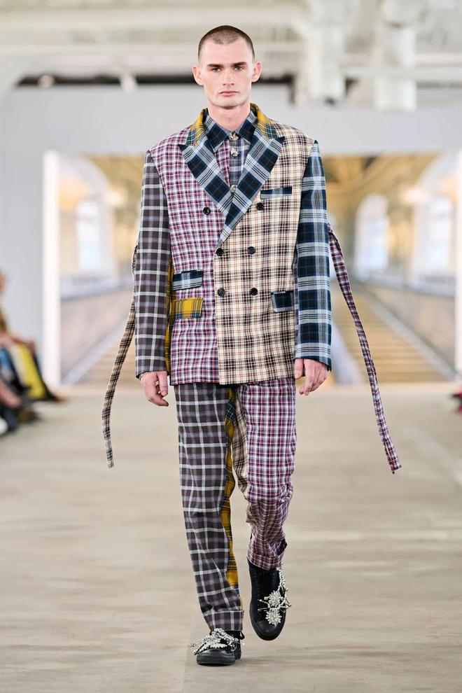 九游体育网站：Libertine2024秋冬系列五官图案(图29)