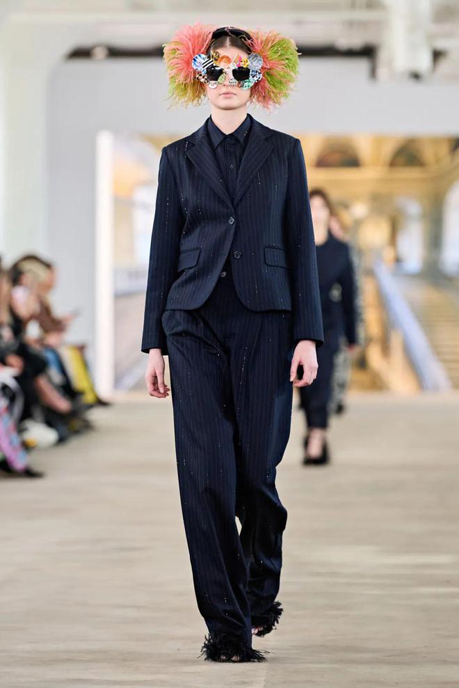 九游体育网站：Libertine2024秋冬系列五官图案(图33)