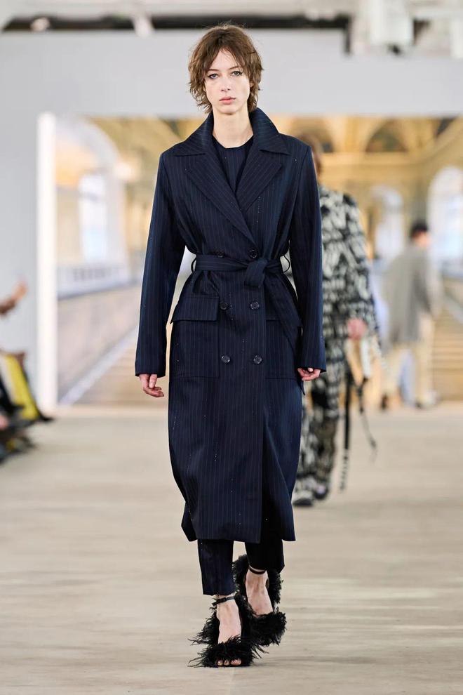 九游体育网站：Libertine2024秋冬系列五官图案(图34)