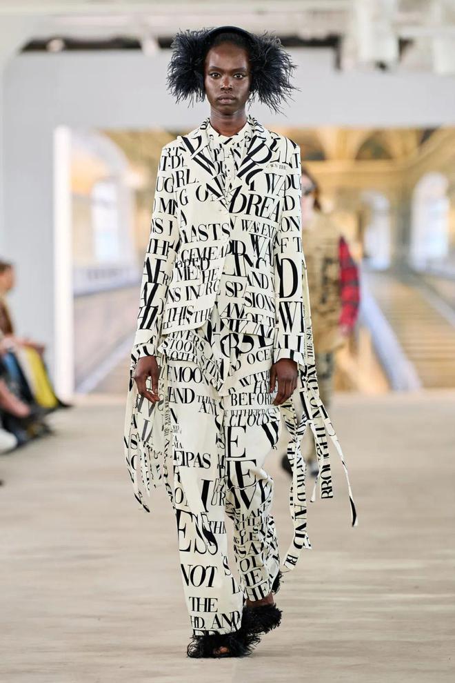 九游体育网站：Libertine2024秋冬系列五官图案(图36)