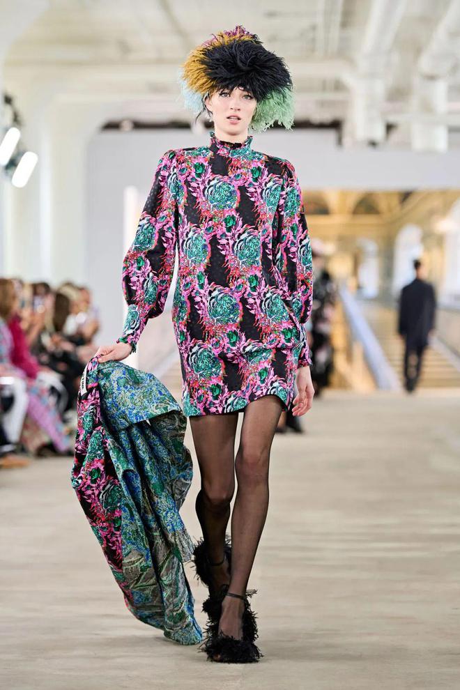 九游体育网站：Libertine2024秋冬系列五官图案(图39)