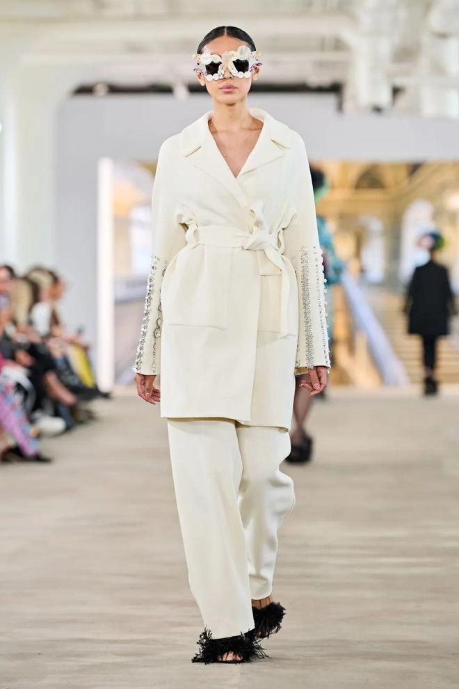 九游体育网站：Libertine2024秋冬系列五官图案(图38)