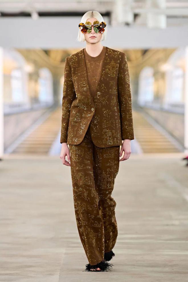 九游体育网站：Libertine2024秋冬系列五官图案(图42)