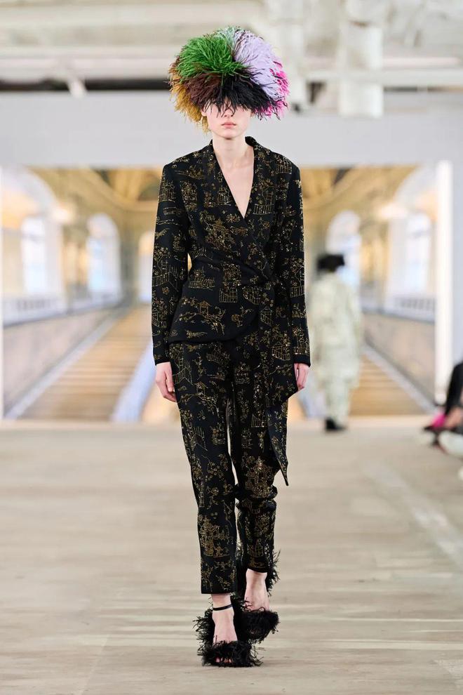 九游体育网站：Libertine2024秋冬系列五官图案(图43)