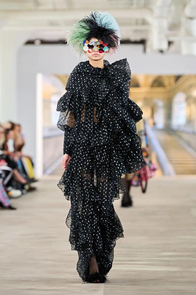 九游体育网站：Libertine2024秋冬系列五官图案(图45)