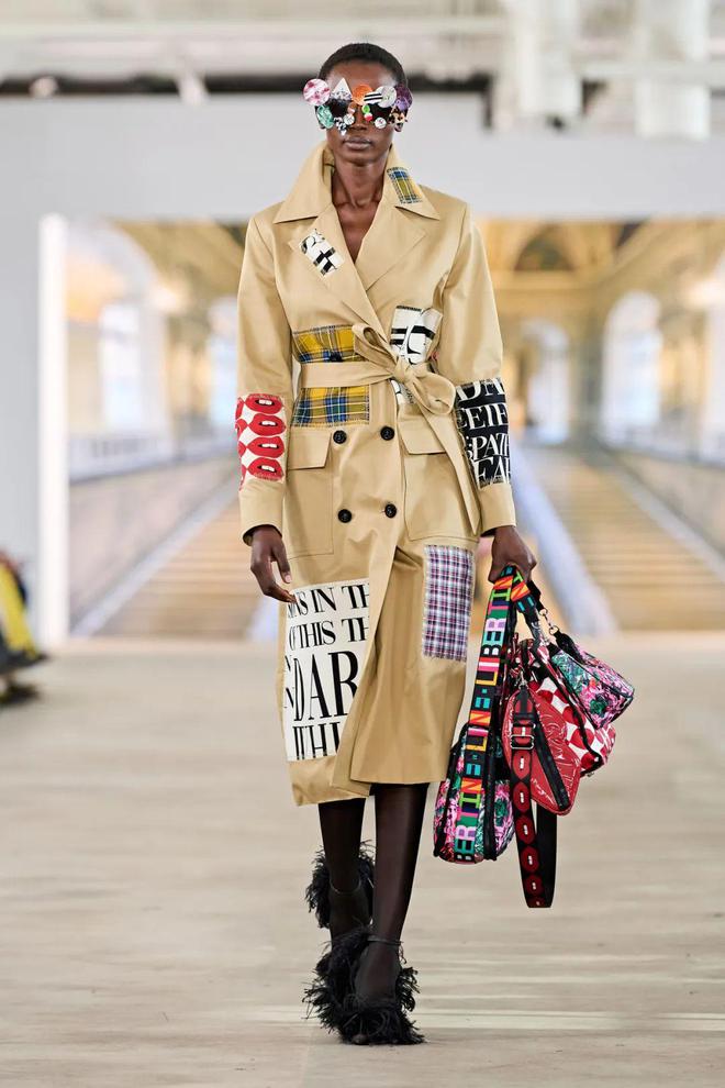 九游体育网站：Libertine2024秋冬系列五官图案(图46)