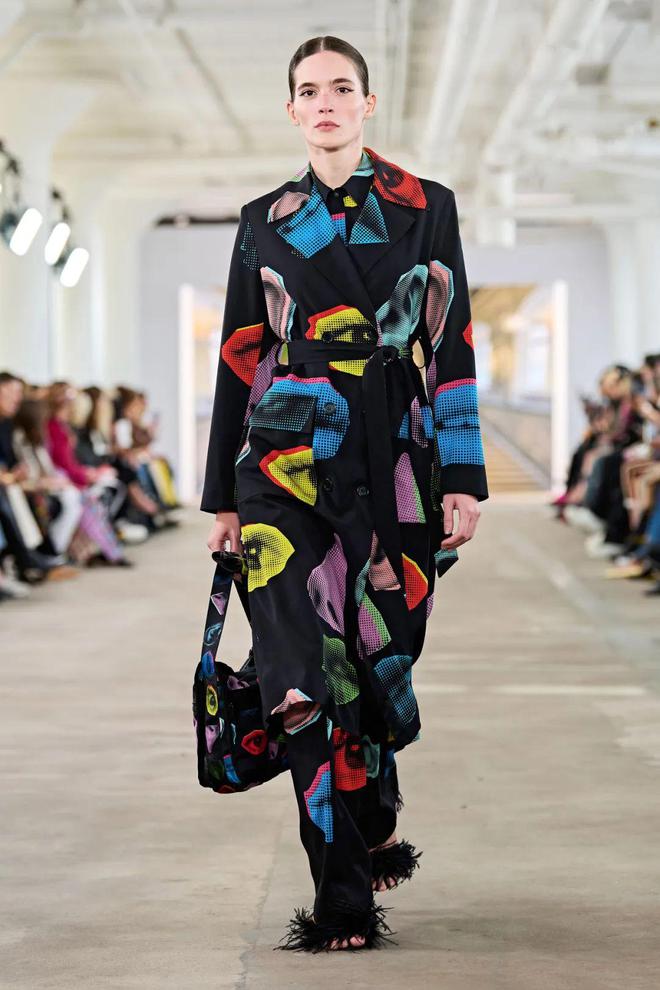 九游体育网站：Libertine2024秋冬系列五官图案(图47)