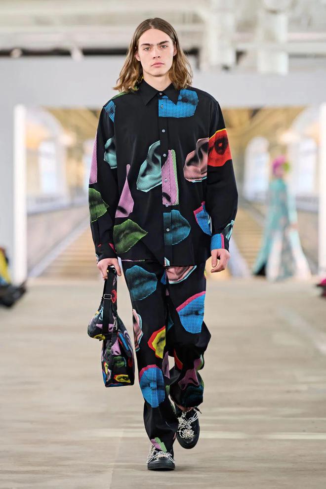 九游体育网站：Libertine2024秋冬系列五官图案(图48)