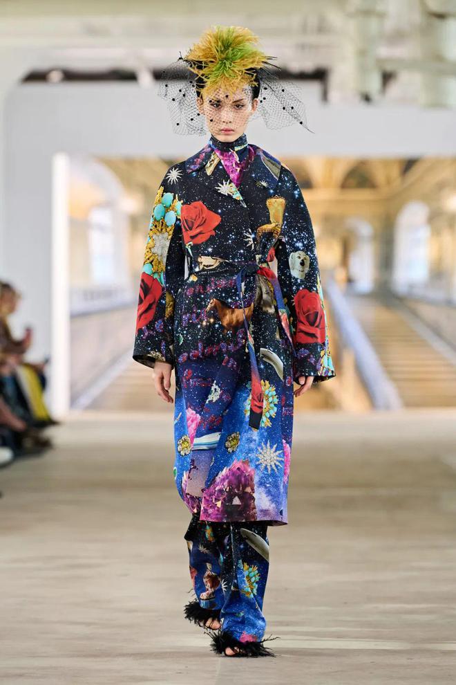 九游体育网站：Libertine2024秋冬系列五官图案(图50)