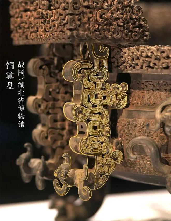 蛇元素服饰设计有趣嗷！BottegaVeneta也玩太真了！忍不了一点(图3)