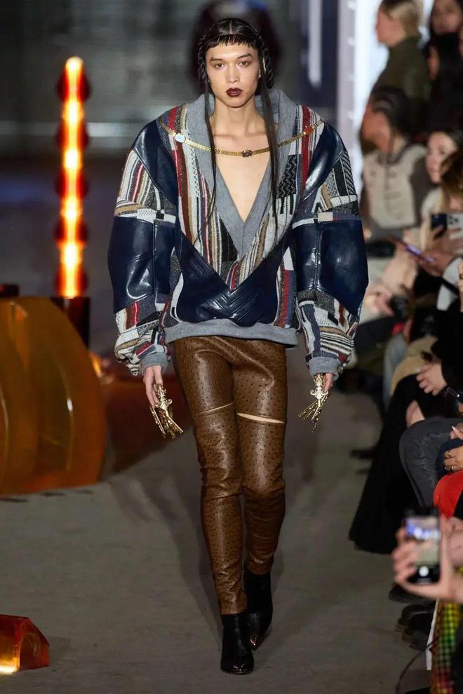 九游体育：luar2024秋冬系列皮革的刚毅(图4)