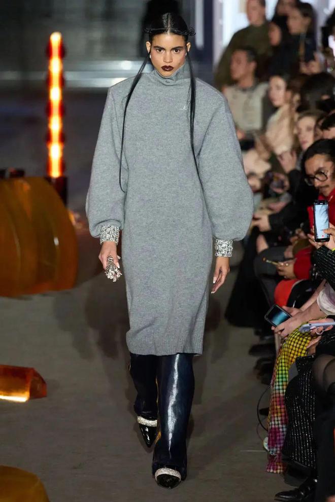 九游体育：luar2024秋冬系列皮革的刚毅(图11)