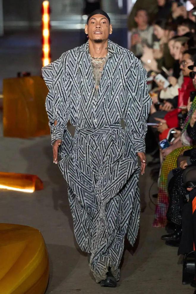 九游体育：luar2024秋冬系列皮革的刚毅(图12)