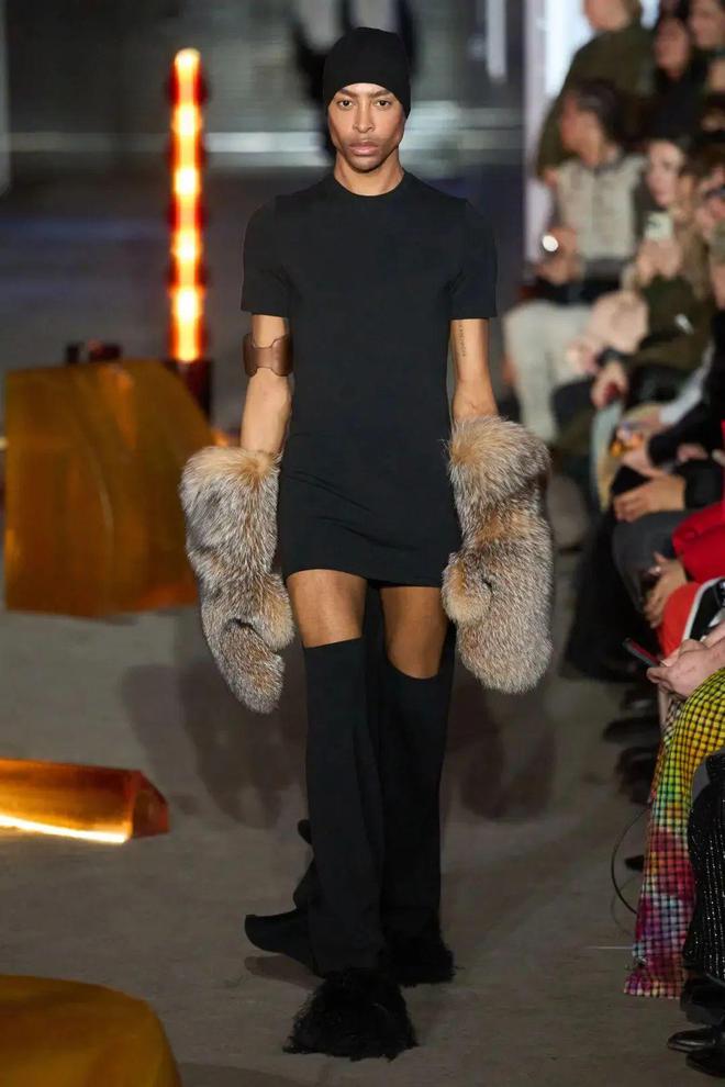 九游体育：luar2024秋冬系列皮革的刚毅(图13)