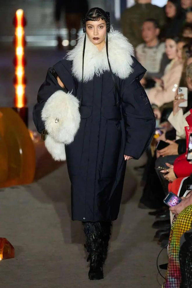 九游体育：luar2024秋冬系列皮革的刚毅(图18)