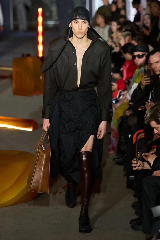 九游体育：luar2024秋冬系列皮革的刚毅(图16)