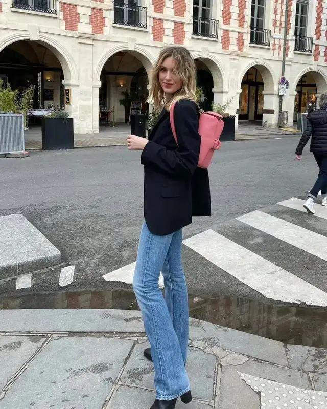 九游体育网站：阔腿裤下岗了2024下半年这4条裤子最流行！(图1)