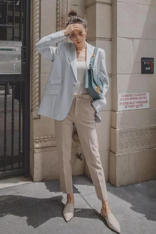 九游体育网站：阔腿裤下岗了2024下半年这4条裤子最流行！(图7)