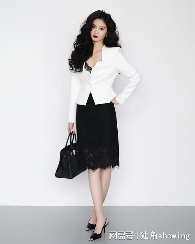 西装搭短裙：职业装新风潮引领时尚潮流(图4)