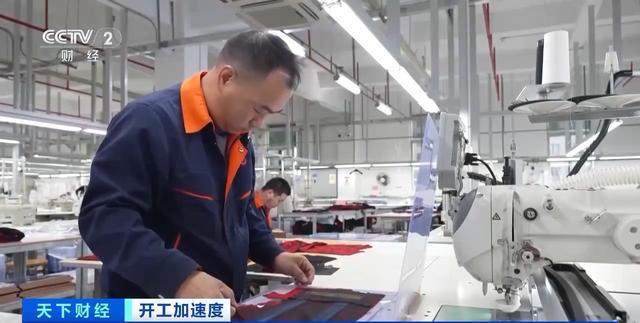 国潮服饰持续火热！广东服装厂赶单忙(图6)