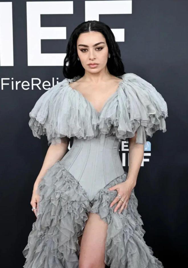 不穿蓬蓬裙走红毯那穿什么？(图5)