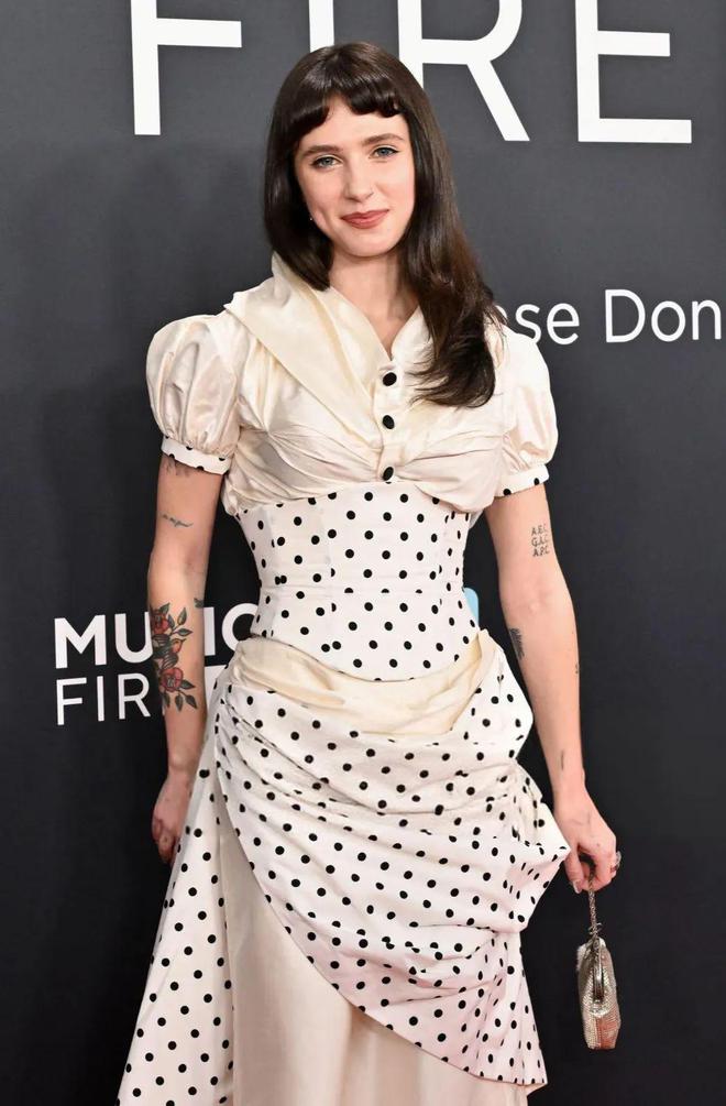 不穿蓬蓬裙走红毯那穿什么？(图21)