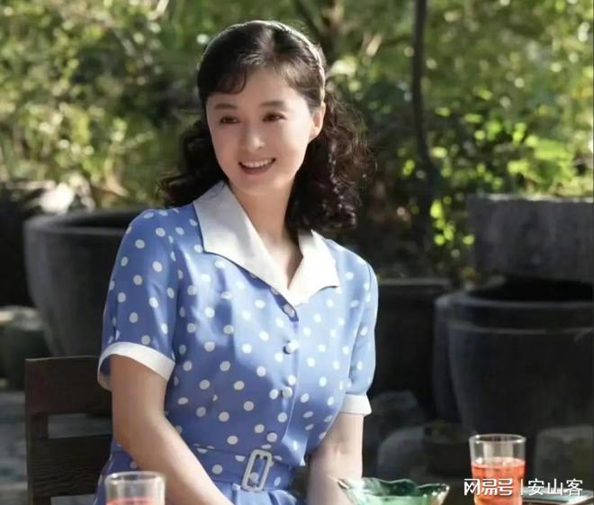 看了八九十年代爸妈们的穿搭才发现：时尚是个轮回也不分年龄(图14)