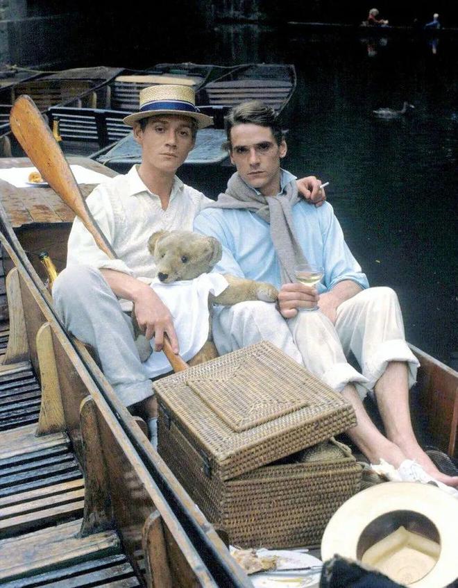 九游体育网站：英伦风会是下一个“静奢风”吗？(图2)