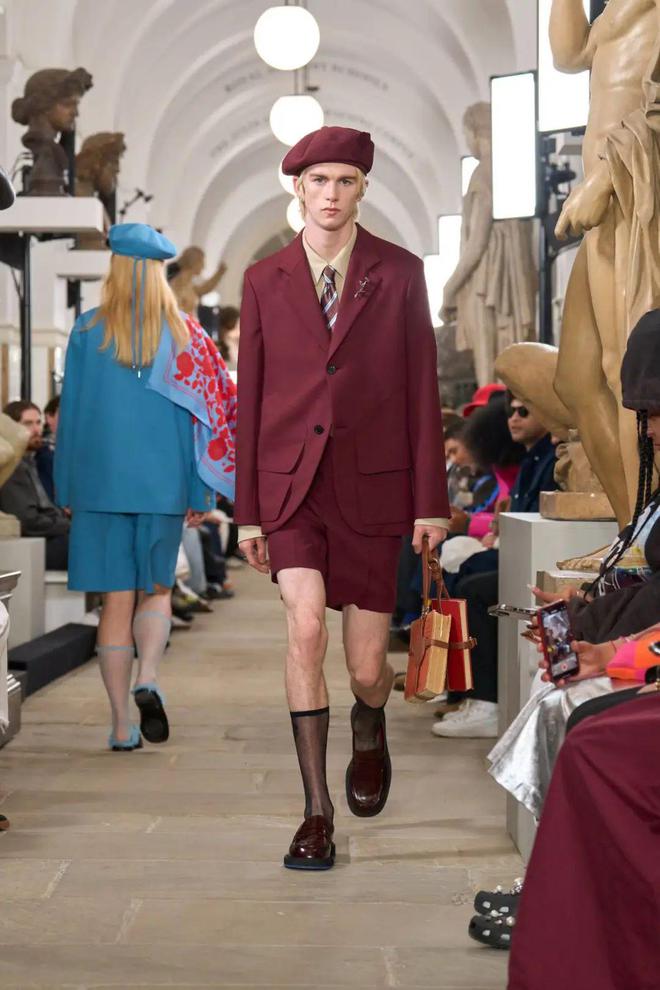 九游体育网站：英伦风会是下一个“静奢风”吗？(图13)