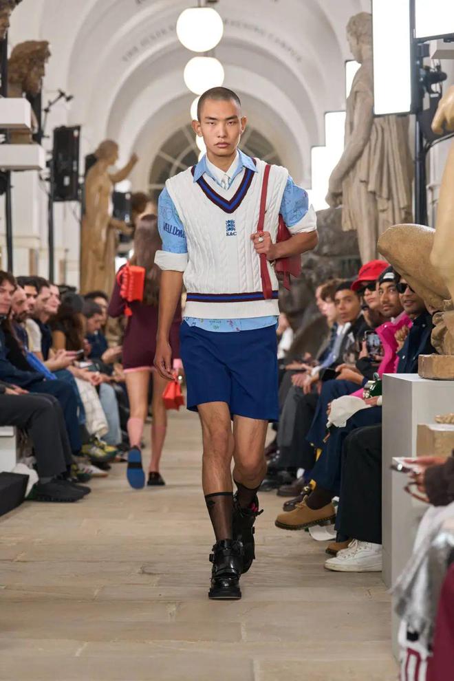 九游体育网站：英伦风会是下一个“静奢风”吗？(图14)