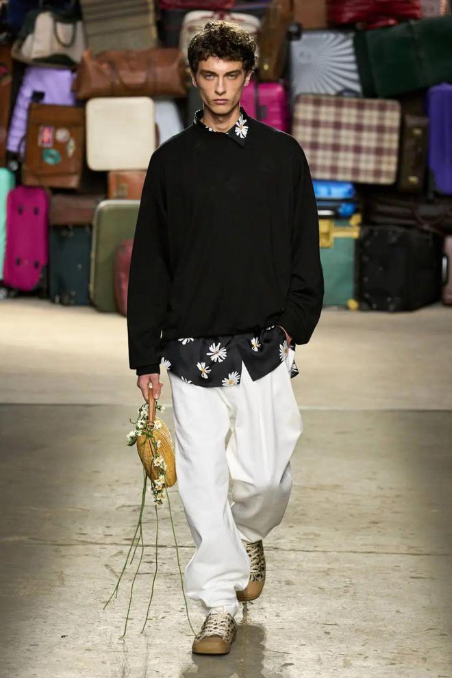 九游体育网站：英伦风会是下一个“静奢风”吗？(图32)