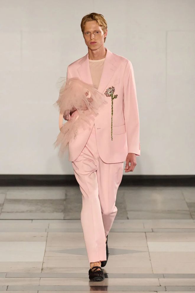 九游体育网站：英伦风会是下一个“静奢风”吗？(图21)