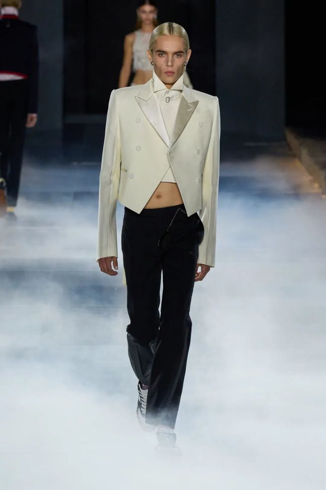 九游体育网站：英伦风会是下一个“静奢风”吗？(图18)