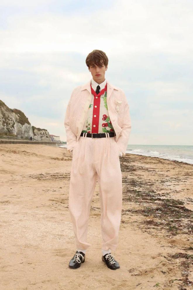 九游体育网站：英伦风会是下一个“静奢风”吗？(图43)