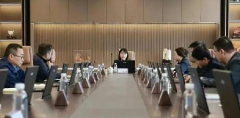 美女主持周婷：懂财经、懂投资、有头脑接管杉杉集团2个月后破产(图3)