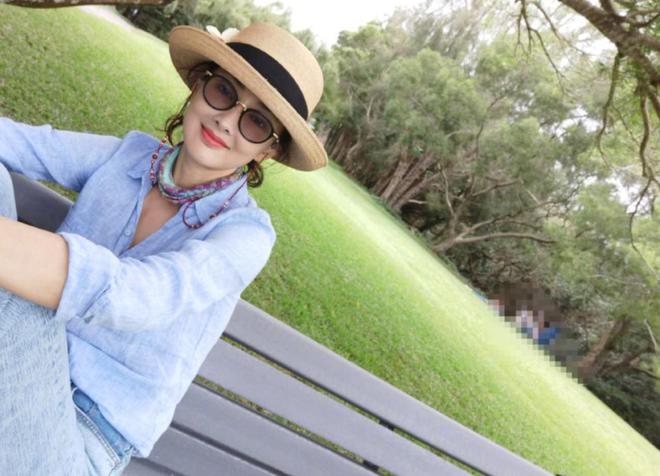 九游体育：168高的牛莉西装喇叭裤惊艳全场！你绝对不能错过！(图7)