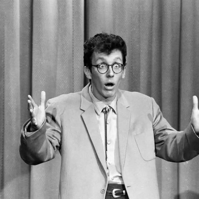 “永远不要相信那个戴着Bolo领带的人。”(图4)