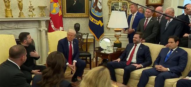 “你为啥不穿西装？不尊重美国人啊”(图1)