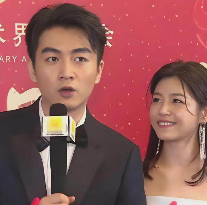 九游体育：37岁陈晓离婚后首露面穿西装矜贵帅气网友：眼神里的光回来了(图6)