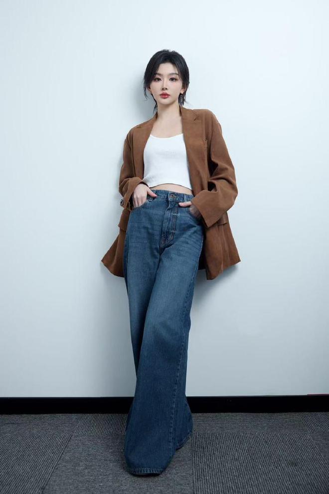 WeekendMaxMara2024秋冬系列：穿越冬夜光影绽放都市优雅(图5)