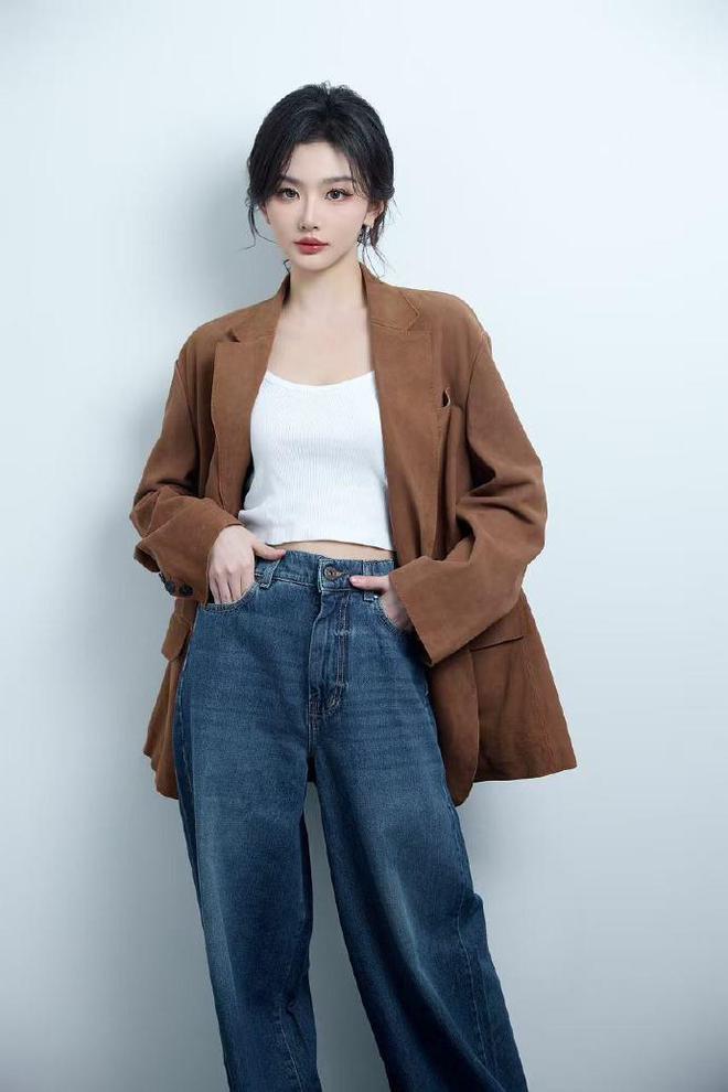 WeekendMaxMara2024秋冬系列：穿越冬夜光影绽放都市优雅(图6)